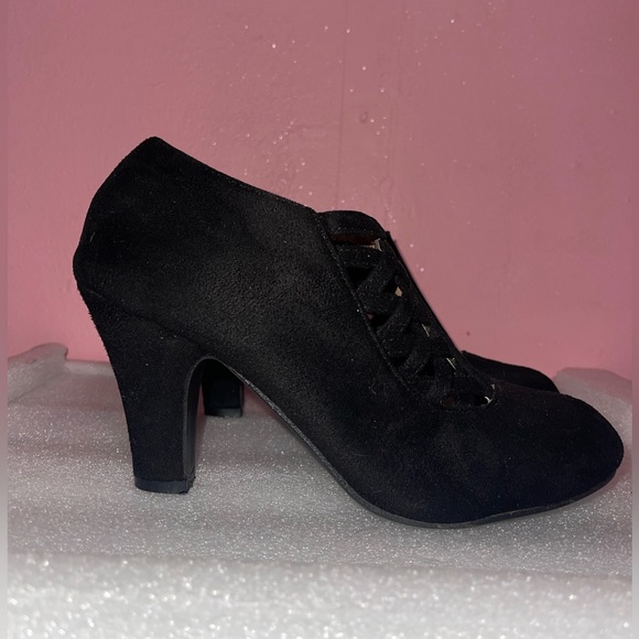 Black Suede Zip up heels with Lattice Print - Picture 2 of 3